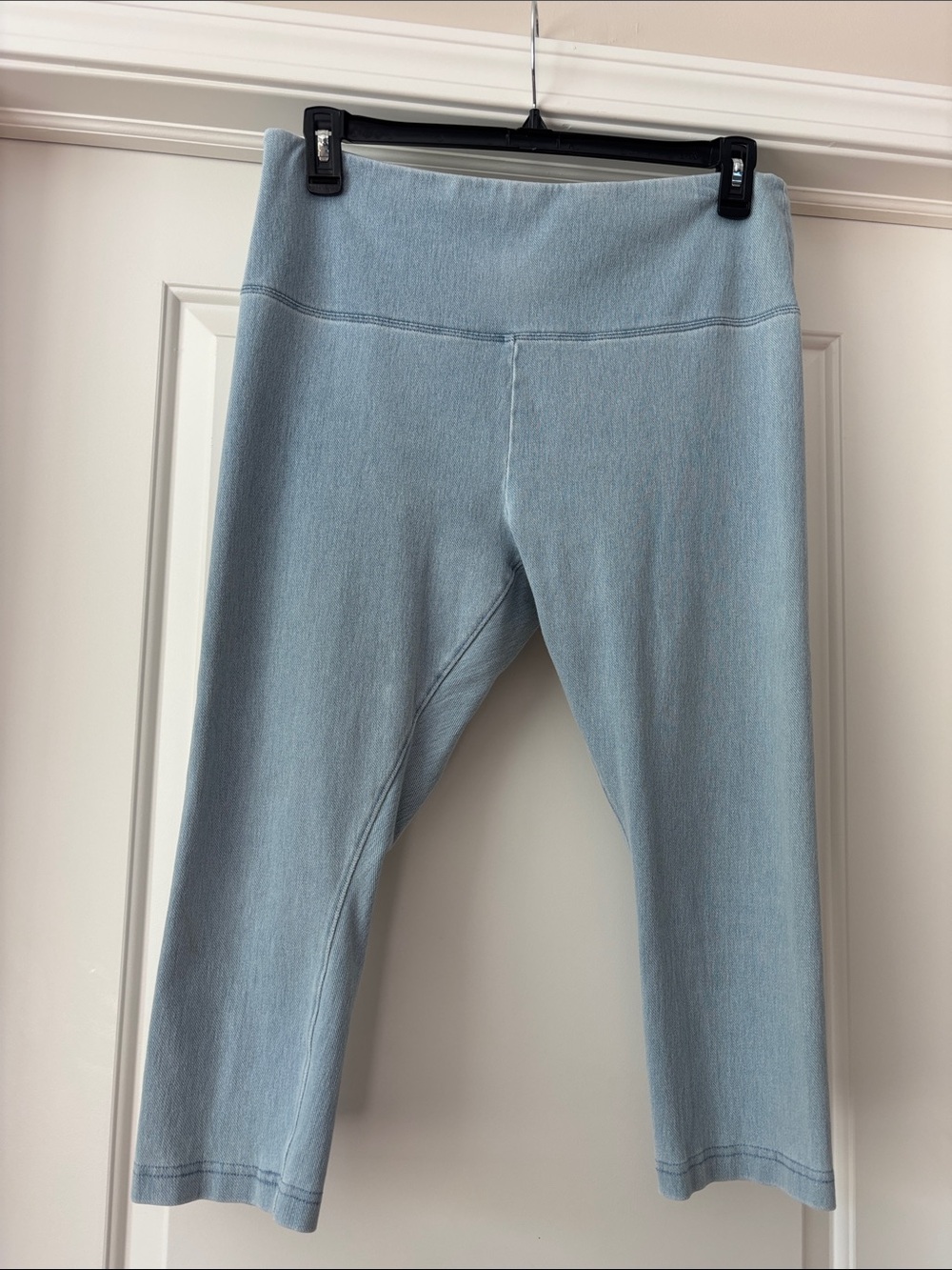 Lysse Light Blue Capri Leggings